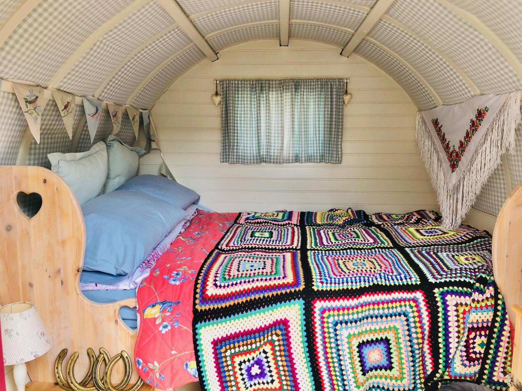 Bowtop Wagon At Lettoch Farm Keith Dış mekan fotoğraf